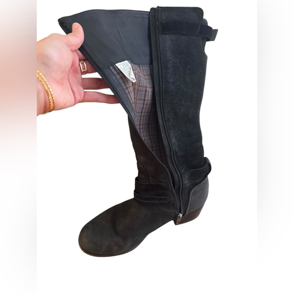 UGG "Darcie" Black Leather Knee High Riding Boots Size 9.5 - Picture 6 of 9